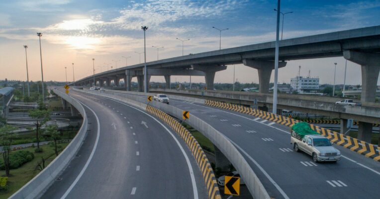 CM asks for 'dedicated connector' to Nashik, through Mumbai-Nagpur Expressway