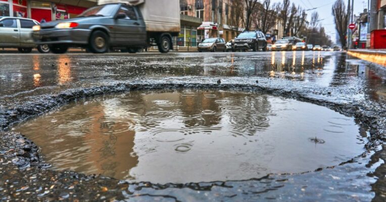 BMC imposes fine of Rs one lakh per day on one contractor, for not maintaining road