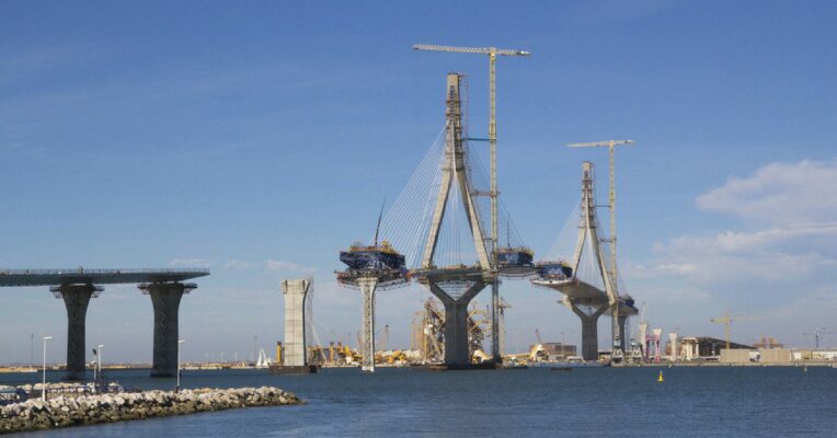 Maharashtra CM approves Bandra-Versova sea link, new creek bridge at Vashi