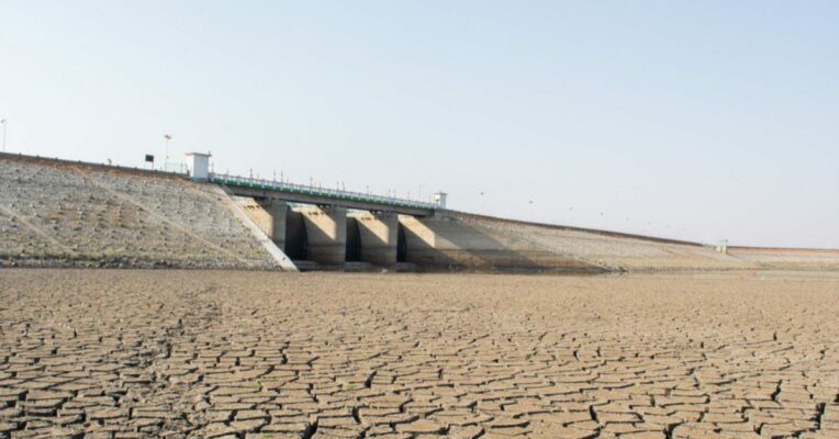 Gujarat dams dry up, state government claims no problem till July-end