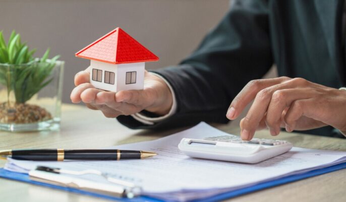 5 financial moves that will help first-time home buyers to tide over any crisis