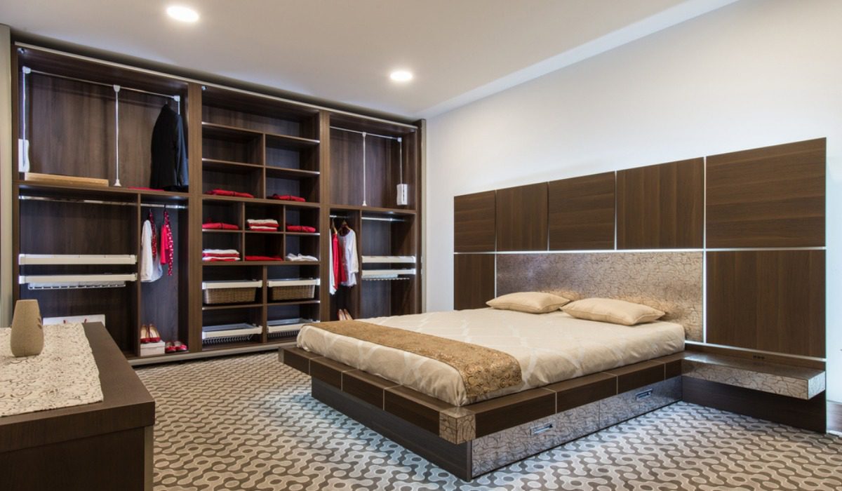 Bed between deals wardrobes