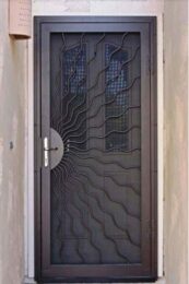 2025 में आपके घर के लिए 29 बेहतरीन मॉडर्न जालीदार दरवाजे के डिजाइन आइडिया