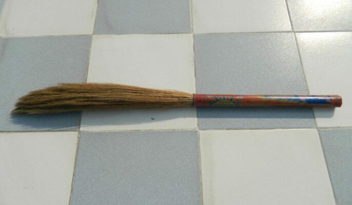 vastu-tips-for-broom-dos-and-donts