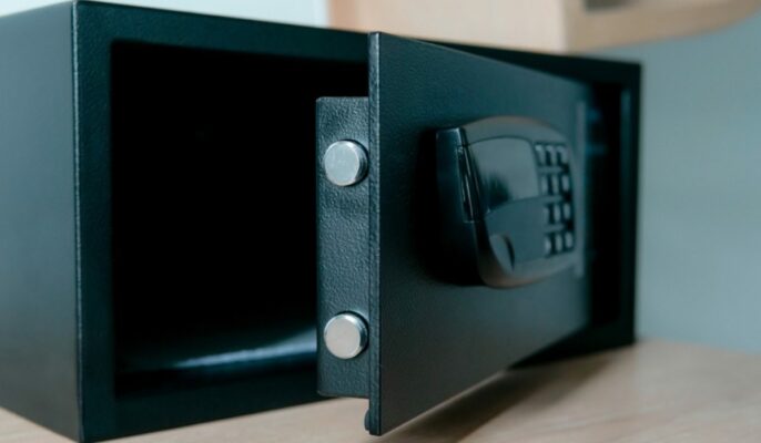 How to choose a locker for home?