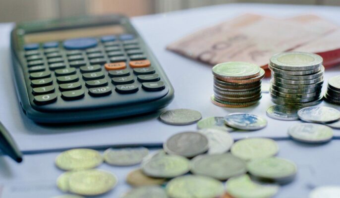 How does an FD premature withdrawal penalty calculator work?