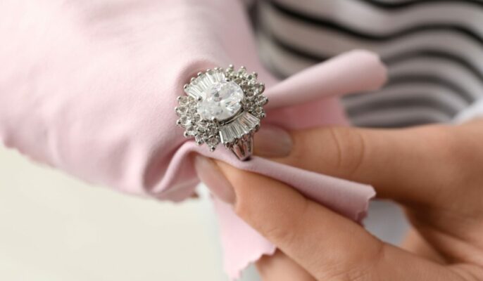 How to clean silver jewellery at home?