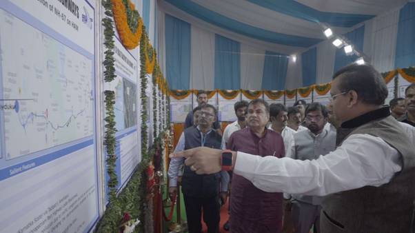 ஆந்திராவில் ரூ.2,900 கோடி மதிப்பிலான திட்டங்களுக்கு கட்காரி அடிக்கல் நாட்டினார்