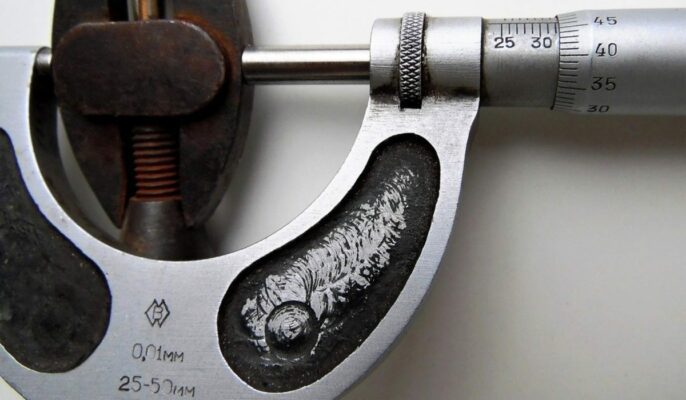 How to take the reading of a micrometre?