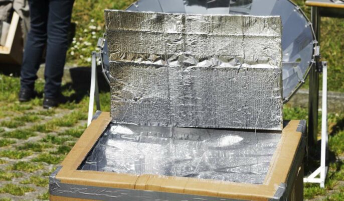 How to make a solar cooker?