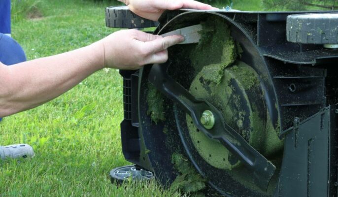 How to maintain a lawn mower