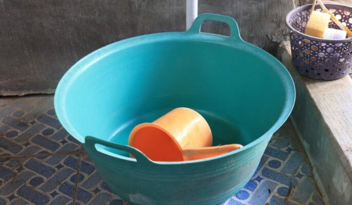 vastu-tips-effects-of-keeping-empty-bucket-in-bathroom