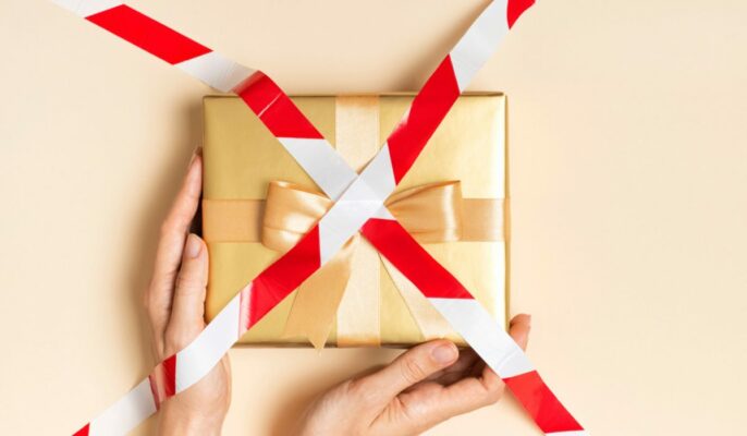 things-that-shouldnt-be-gifted-on-griha-pravesh-as-per-vastu