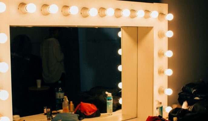 dressing table light